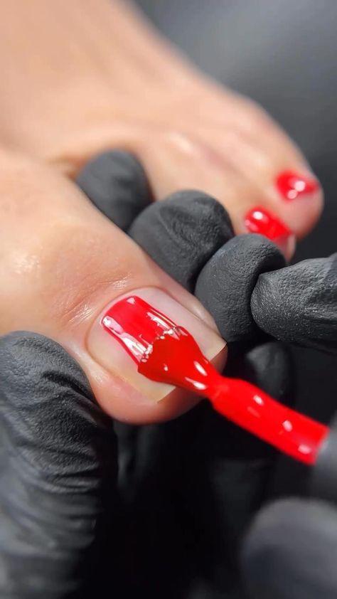 ESTETICA DE PIES CON ESMALTADO COMUN